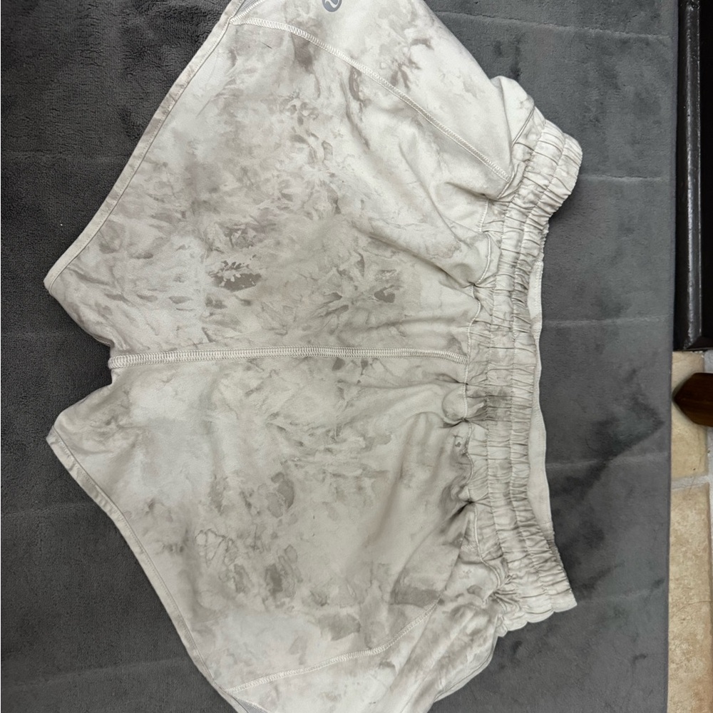 Lululemon hotty hot shorts 2” inseam Light Gray Marble